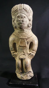 Präkolumbianische Manteños-Kultur in Ecuador: Stehender männlicher Graugott/König 8. Jh. - Bild 1 von 8