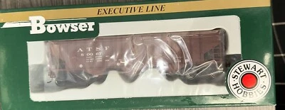 BOWSER Executive Line HO Scale RTR #80067 14 Panel Triple Hopper Santa Fe - NEW! - Image 1 of 2