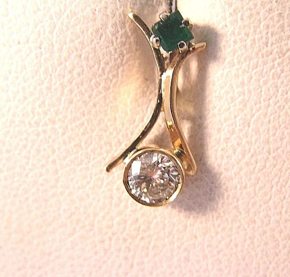Colgante Diamante Princesa Esmeralda .23CT Hecho a Mano Oro 14K     Foto 1 de 4