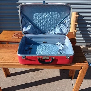 Red Ventura Soft Side Suitcase Baby Blue Interior Rockabilly Retro Photo Prop - Picture 1 of 13