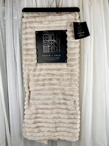 Luxury Ribbed Soft Plush Taupe Throw Accent Blanket 50"X60" NEW With Tags - Picture 1 of 4