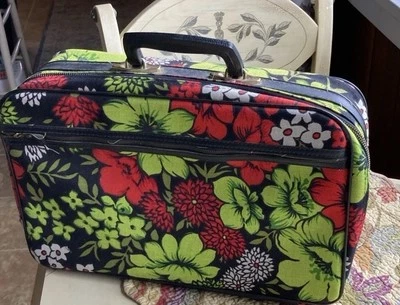 Bantam Travelware Floral Suitcase with 2 Original Keys 16 x 10 x 4 inch (approx) - Image 1 of 4