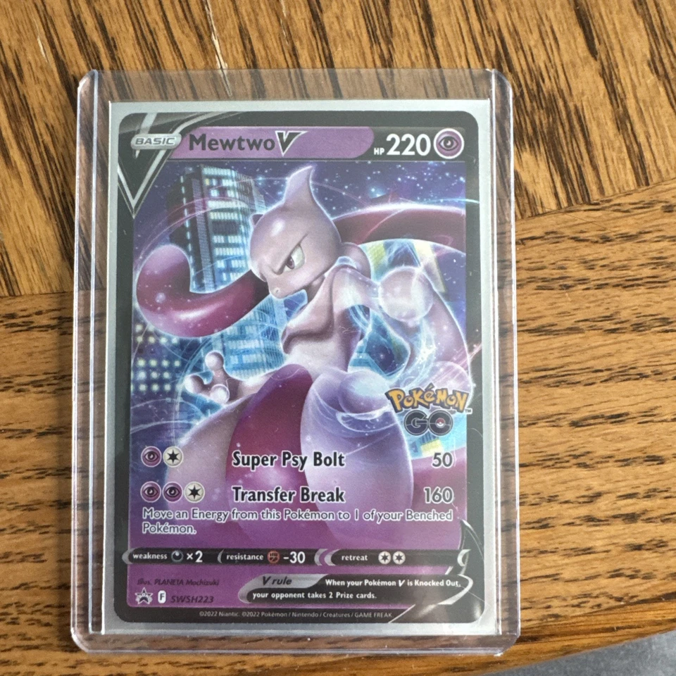 Mewtwo V SWSH223 SWSH: Sword & Shield Promo Cards Holo - Image 1 of 1