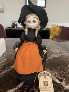 Vintage Bradley Puppe Miss October auf Holzsockel mit Etikett Made in Korea - Bild 1 von 9