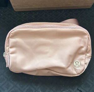 NWT Lululemon Everywhere Belt Bag 1L Pastel Pink - Picture 1 of 3