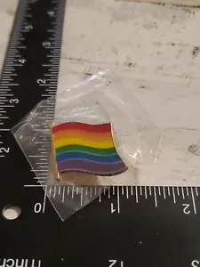 Alfiler Esmalte - Bandera del Orgullo Iris LGBTQ Regalo Insignia Alfiler Solapa mw - Imagen 1 de 2