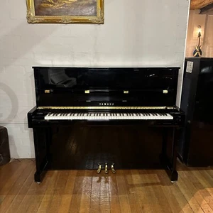 Yamaha B3 Upright Piano (c.2010) Black Gloss | Grade 1 - 8 | SHERWOOD PHOENIX - Picture 1 of 21