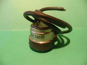 SENSATA TECHNOLOGIES INTERRUTTORE TERMOSTATICO C4391-7-7 NSN 5930-00-561-0396 - Foto 1 di 3