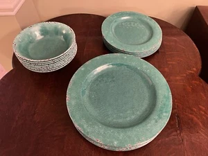 8 settings LAURIE GATES Melamine Dinnerware Set 24 Piece Green - Picture 1 of 12