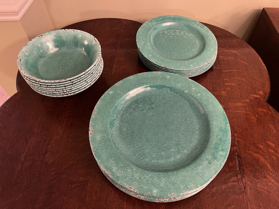 8 settings LAURIE GATES Melamine Dinnerware Set 24 Piece Green - Image 1 of 4