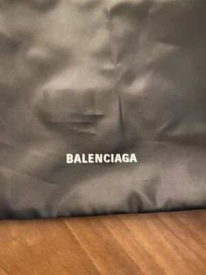 Bolso Balenciaga con cordón negro. Foto 1 de 3