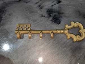 Vintage Brass Key Wall Hanger - Picture 1 of 5