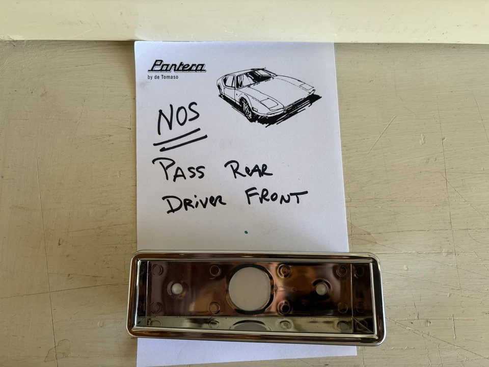 PIEZAS DETOMASO PANTERA 71-74: CARCASA LATERAL ORIGINAL DE FÁBRICA (NOS) Foto 1 de 1