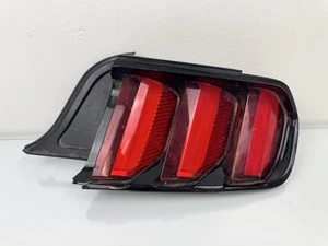 Luz trasera LED pasajero derecho Ford Mustang 2015-2017 OEM JR3B13B504 - Imagen 1 de 8