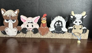 Großes Kinder Holzregal Sitter mit handgeschnitztem Holz & handbemalten Tieren - Bild 1 von 6