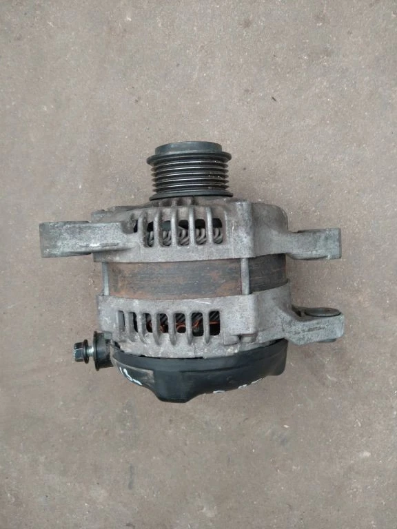 Kia Sorento 2014 Alternator 373002P200 Diesel 145kW DVA49693 - Image 1 of 4