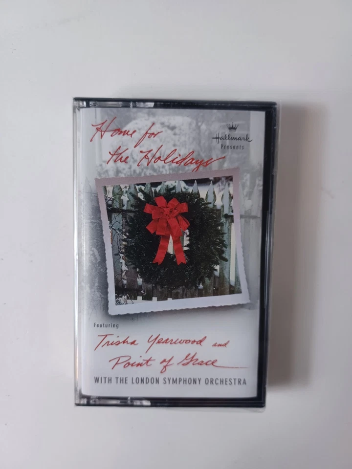 Trisha Yearwood Home for the Holidays New/Sealed Cassette 12 Classic Carols - Image 1 of 3