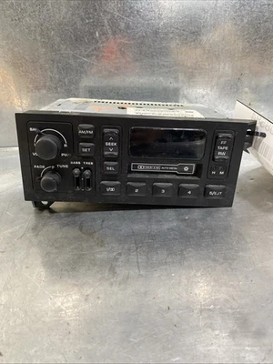 Reproductor de casete radio AMFM Jeep Cherokee XJ P04858556AC TJ Wrangler 8584 OEM Foto 1 de 4