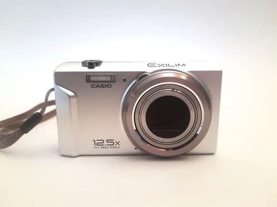 CASIO Exilim EX-ZS 100 Digital Kamera 14.1 MegaPixel Silber GETESTET - Bild 1 von 3