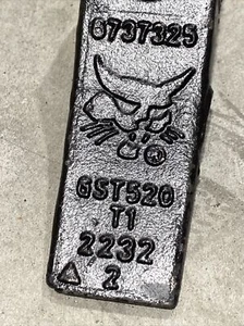 1 OEM Bobcat Heavy Duty Bucket Teeth 6737325 Fits Shank GST520 New - Picture 1 of 5