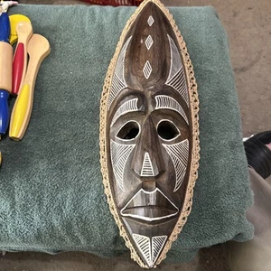 Indonesische hölzerne Stammesmaske handgeschnitzt 19” x 7” Indonesien Wanddekoration!! - Bild 1 von 11
