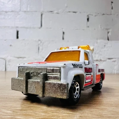 GMC Wrecker Tow Truck White Red MB188 1987 557-1117 - Image 1 of 4