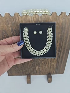 Vintage Avon Perfect Poise 3-Piece Faux Pearl Jewelry Gift Set - Picture 1 of 7