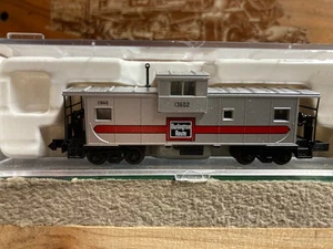 ATLAS N SCALE BURLINGTON ROUTE CABOOSE #13602 - Picture 1 of 2