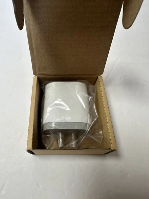 Настенное зарядное устройство Ugreen 2 порта USB-A и USB-C - Изображение 1 из 4