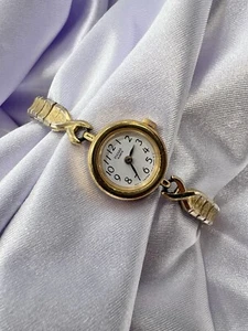 Vintage Women’s Gold Tone Pulsar Watch Petite Cute Dainty Classy - Picture 1 of 8