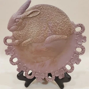 Lila Milchschlacke Glas 7,5" LUCKY BUNNY KANINCHEN TELLER Westmoreland Summit - Bild 1 von 10