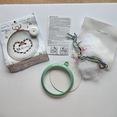 Kit de punto de cruz musical The New Berlin Company bordado corazón de bienvenida 2299 Foto 1 de 2