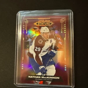 Estatura de cubierta superior Nathan Mackinnon 2021-22/33 coincidencia de colores #59 - Imagen 1 de 2