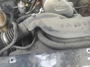 02 GMC YUKON Air Cleaner - Picture 1 of 1