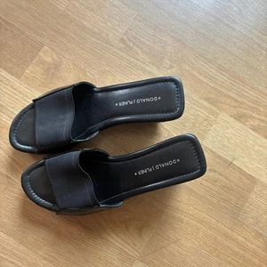 SANDALIAS DE CUÑA DONALD J PLINER TALLA 8 - Imagen 1 de 5