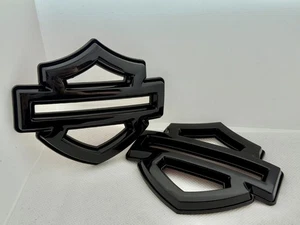 HARLEY DAVIDSON CVO FUEL TANK EMBLEMS METAL ALL BLACK MEDALLIONS STREET TOURING - Bild 1 von 6