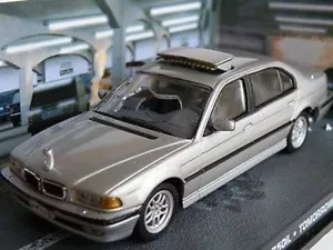 JAMES BOND BMW 750IL MAÑANA NUNCA MUERE 1/43 PIERCE BROSNAN EMISIÓN COCHE K8976Q/=/ - Imagen 1 de 5