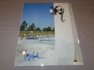 Foto firmada por Tony Hawk 16x20 en la pared auto skateboarding Steiner deportes certificado de autenticidad B - Imagen 1 de 7
