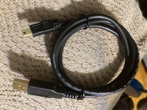 3ft USB Type A to Mini B Amazon Basics New - Zdjęcie 1 z 3