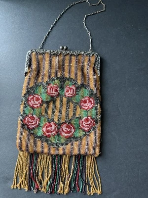 Antiguo Monedero con Cuentas Floral Victoriano Bolso de Noche 1900’s Aleta Hecho en Alemania Foto 1 de 4
