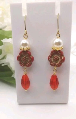 Pendientes colgantes rojo blanco hipoalergénicos cristal checo perla hechos a mano 2 1/4" Foto 1 de 4