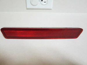 1999-2004 FORD MUSTANG PASSENGER RIGHT REAR BUMPER RED REFLECTOR XR3Z15A448AA - Picture 1 of 3
