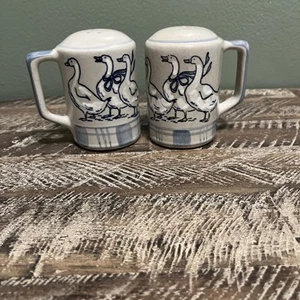 Vintage Louisville Stoneware Salt & Pepper Shaker Set Gaggle of Geese 3” Tall - Picture 1 of 4