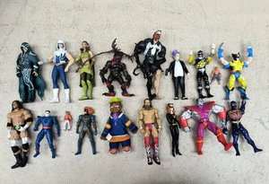 Lot of 18 Assorted Action Figures - Picture 1 of 7