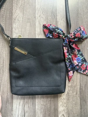 Bolso Bandolera Steve Madden Cartera Negro Correa Ajustable Dorado Cremallera Floral Foto 1 de 4