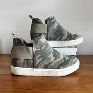 Soda Taylor Green Camo Hidden Wedge Sneakers Shoes Women's Size 7 M - Picture 1 of 7