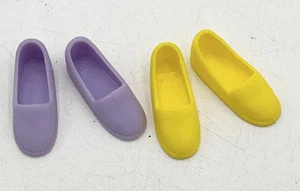 90er Barbie Skipper Loafer Pantoletten Sandalen in lila und gelb - 2 Paar - Bild 1 von 3