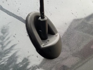 2007-2013 Tundra Right Fender Antenna Mount Surround Rubber Molding SEAL - Foto 1 di 6