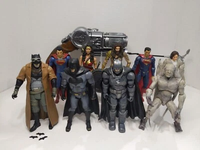 DC Multiverse Collect Connect BAF Batman Grapnel Blaster + Figura Completa Onda Foto 1 de 4
