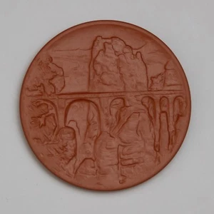 Meissen Porzellan Medaille Sächsische Schweiz Bergrestaurant Ø ca.: 6,3cm #013 - Bild 1 von 3